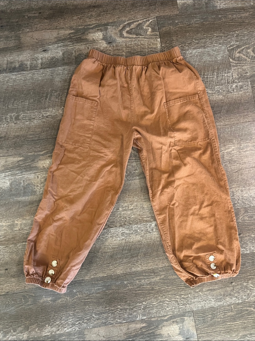 Elastic-Waist Cotton Cargo Pants in Rust Brown